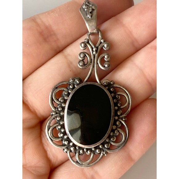 925 sterling Silver black onyx filigree pendant